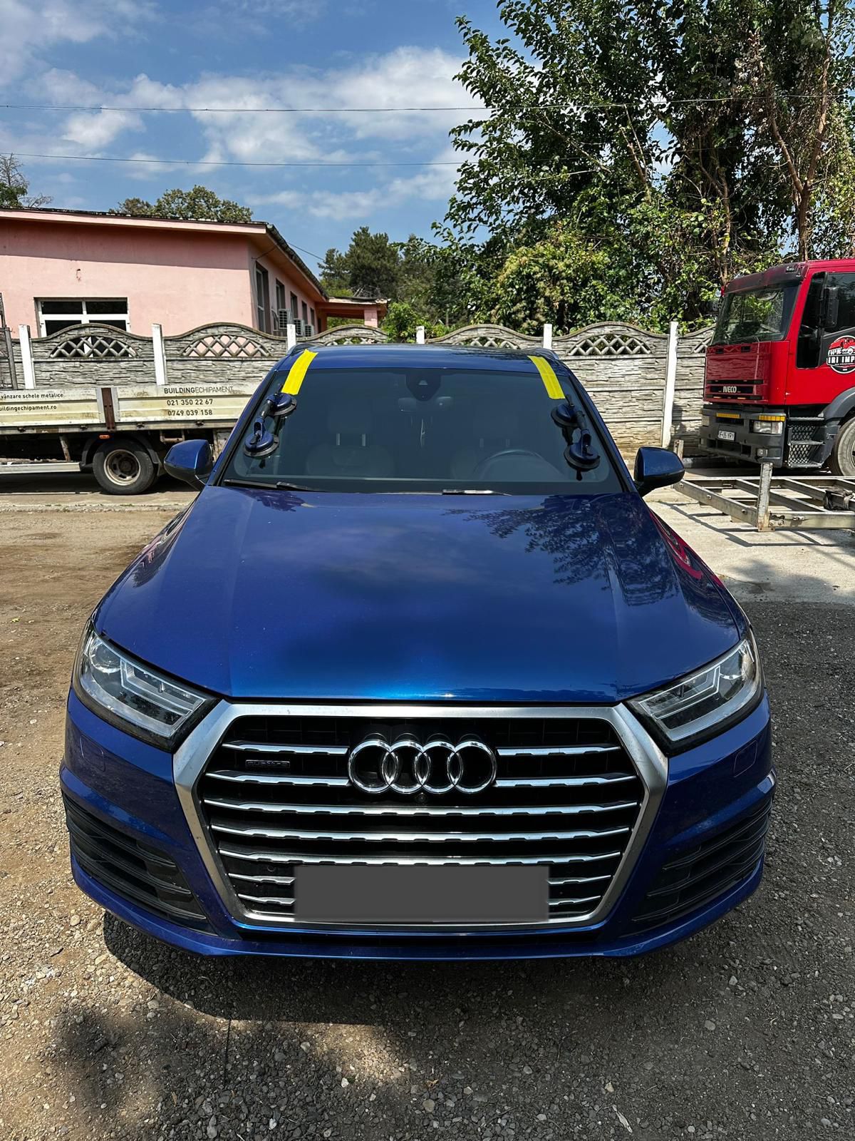 Audi Q7 — windshield, driveway install